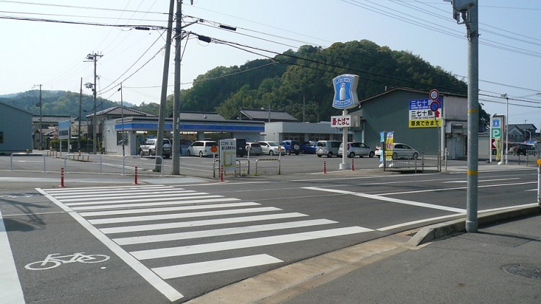 コンビニ　ローソン 香美町香住店（コンビニ）まで630m