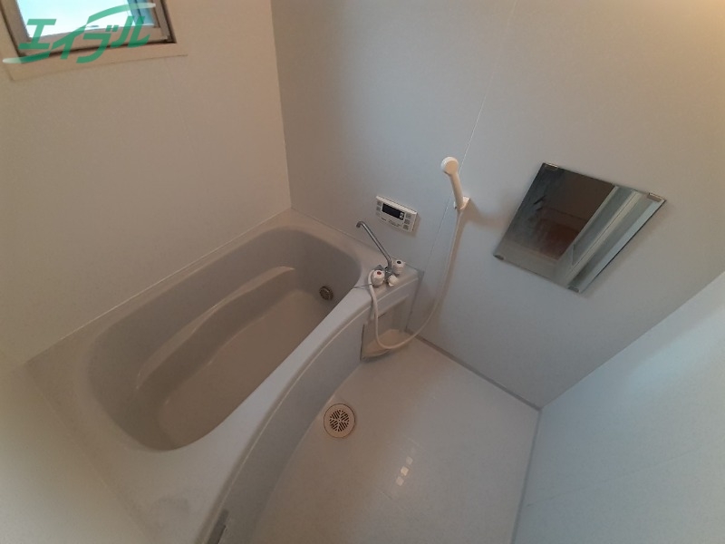 バス・シャワールーム　同建物別部屋写真です