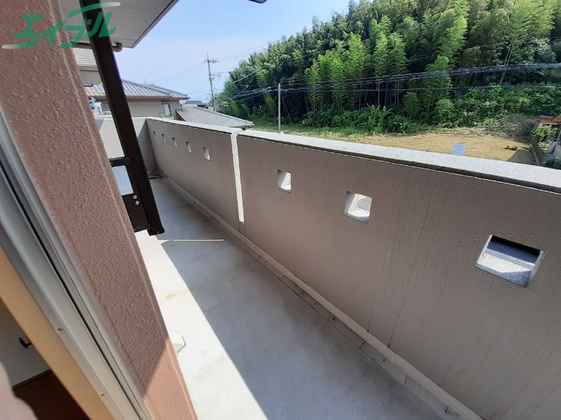 バルコニー　同建物別部屋写真です
