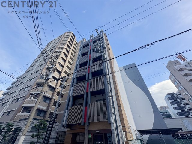 建物外観　オートロックで外部の人間が簡単に出入りできないため安心です。