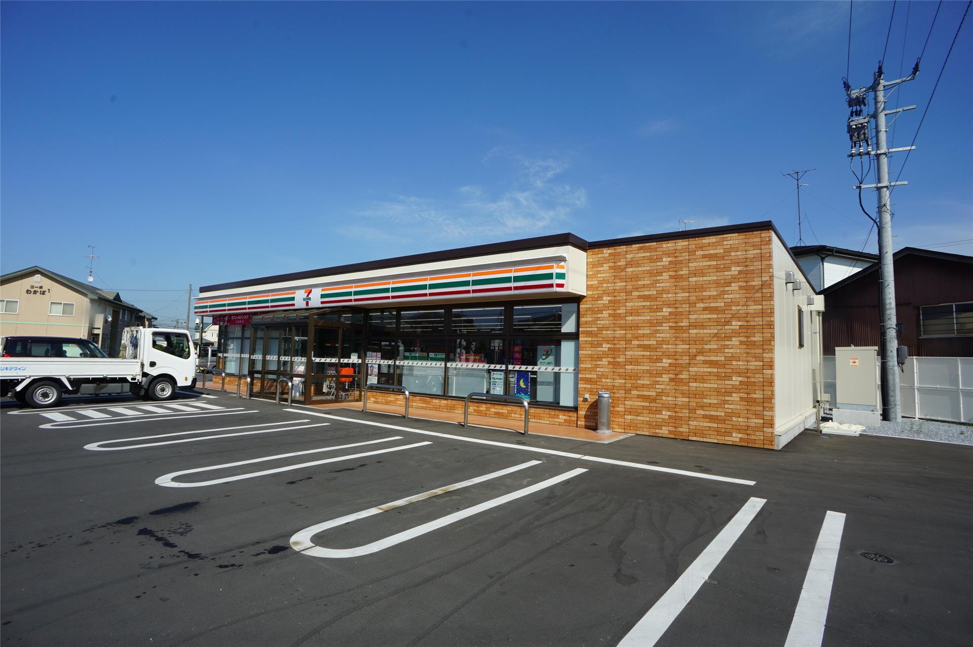 コンビニ　セブンイレブン八戸城下2丁目店（コンビニ）まで527m