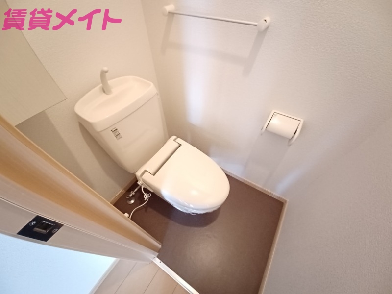 トイレ　同型反転タイプ画像