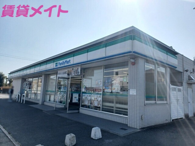 コンビニ　ファミリーマート四日市楠町東店（コンビニ）まで621m