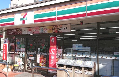 コンビニ　セブン-イレブン 摂津香露園店（コンビニ）まで1125m