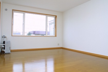 居室・リビング　☆10.0帖の広い間取りのお部屋ですよ♪