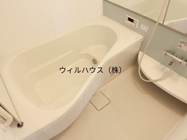 バス・シャワールーム　浴室乾燥機、追焚機能付の広々バスルーム！