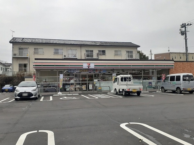 コンビニ　セブンイレブン（コンビニ）まで550m