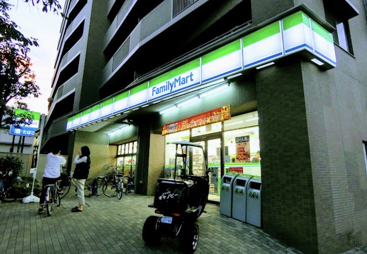 コンビニ　ファミリーマート小浦西五反田四丁目店（コンビニ）まで116m