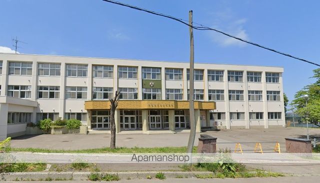 中学校　小樽市立松ヶ枝中学校（中学校）まで403m