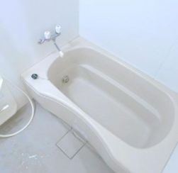 バス・シャワールーム　コンパクトで使いやすいお風呂です