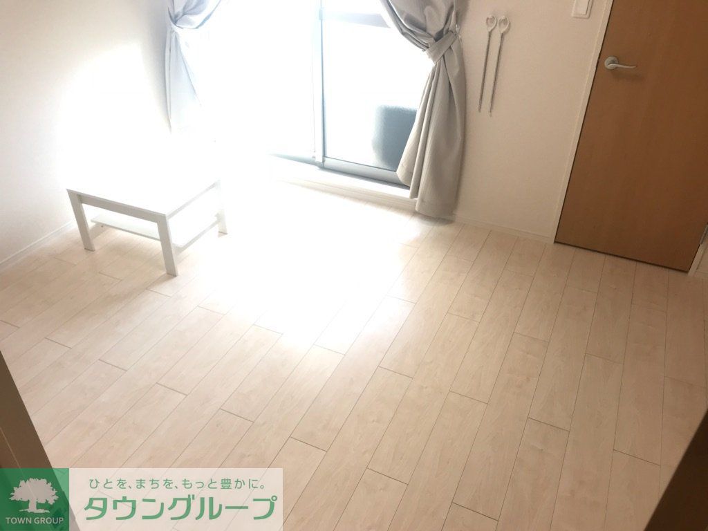 居室・リビング　お部屋は白を基調とし、爽やかな雰囲気です♪