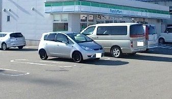 コンビニ　ファミリーマート羽咋中川店（コンビニ）まで750m
