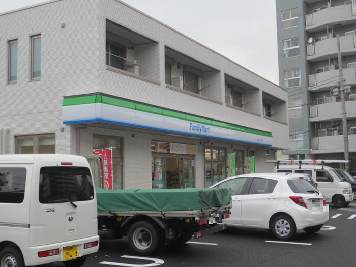 コンビニ　ファミリーマート　足立舎人一丁目店（コンビニ）まで179m