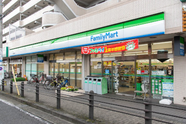 コンビニ　ファミリーマート唐木田駅前店（コンビニ）まで284m