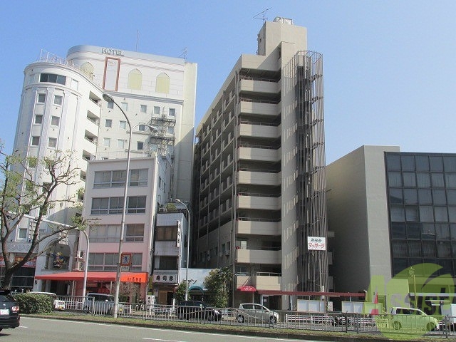 建物外観　ずっしりした外観です