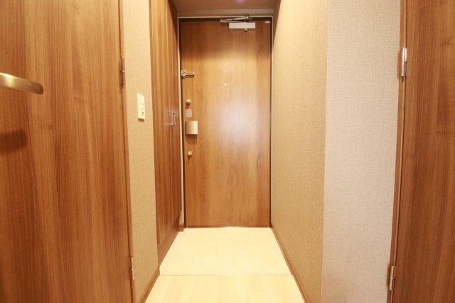 玄関　※別号室参考写真のため、現況優先です。