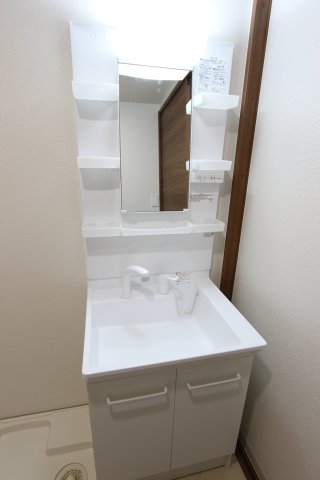 洗面設備　※別の号室の参考写真になります。
