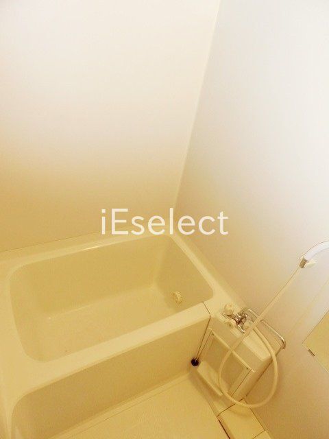 バス・シャワールーム　追い焚き機能付きのお風呂。