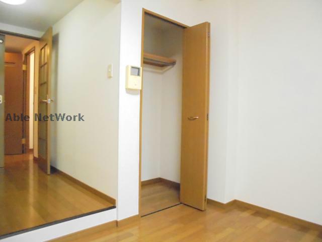 収納　※同物件別部屋の写真です。
