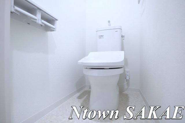 トイレ　落ち着いた色調のトイレです