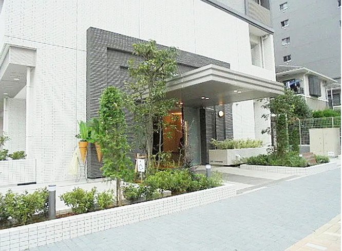 エントランス　ゆとりのあるエントランスです
