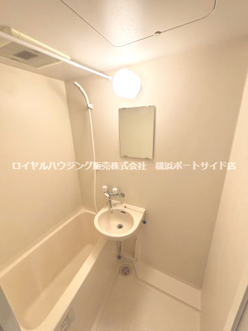 バス・シャワールーム　※同タイプに室内写真になります。