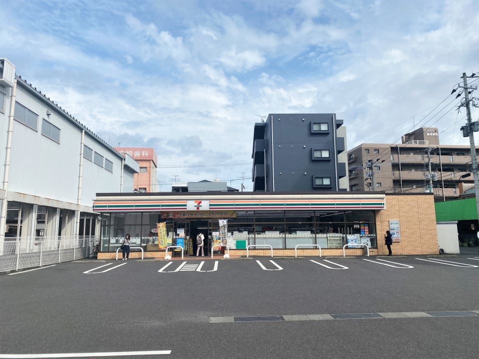 コンビニ　セブンイレブン鹿児島小松原２丁目店（コンビニ）まで100m
