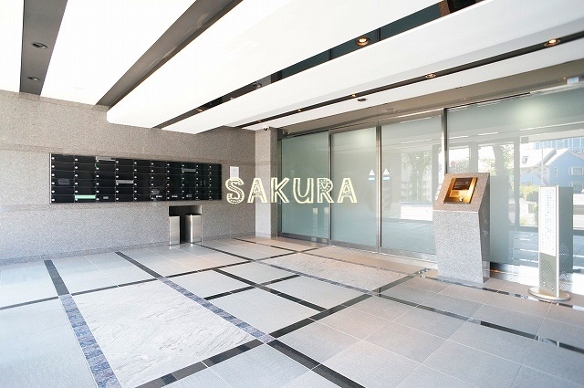 エントランス　お洒落な建物デザイン♪