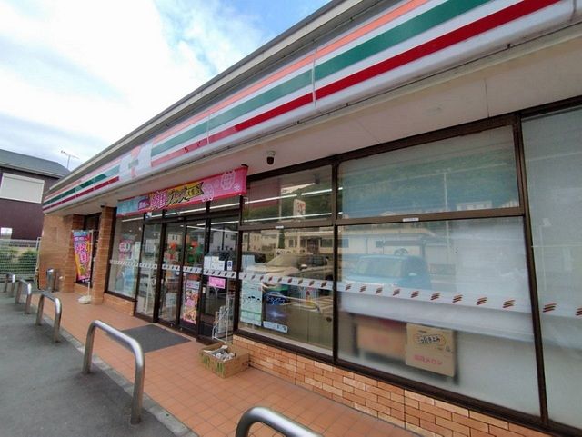 コンビニ　セブンイレブン（コンビニ）まで400m