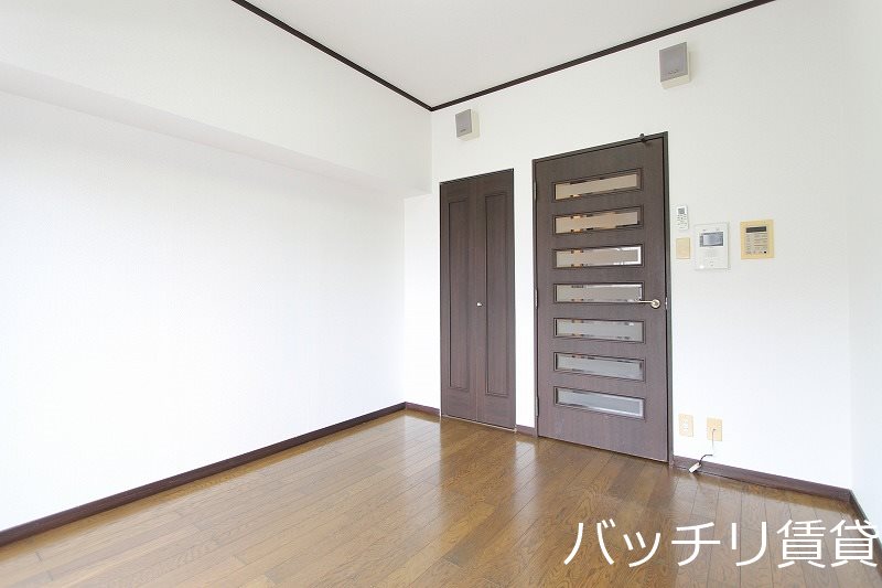 居室・リビング　別号室タイプの為、現状を優先いたします