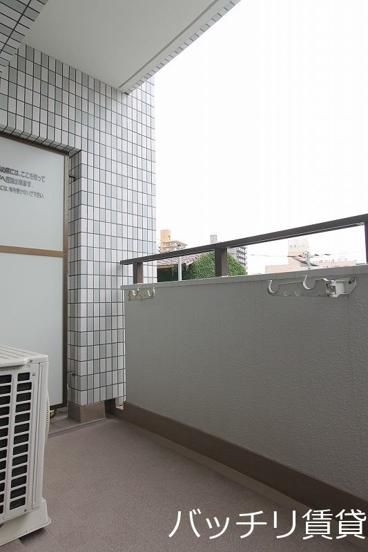 バルコニー　別号室タイプの為、現状を優先いたします