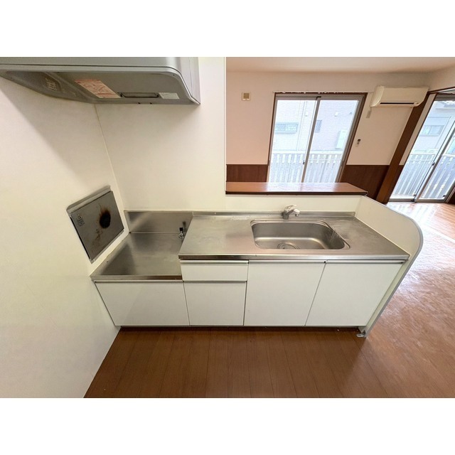 キッチン　※退去前の為別号室の写真です。