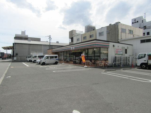 コンビニ　セブンイレブン大阪今林４丁目店（コンビニ）まで321m