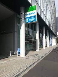 コンビニ　ファミリーマート南麻布三丁目店（コンビニ）まで378m