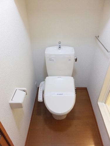 トイレ　温水洗浄便座設置済み