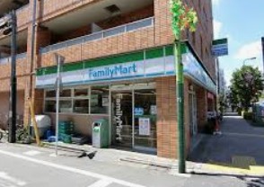 コンビニ　ファミリーマート西小山駅前店（コンビニ）まで87m
