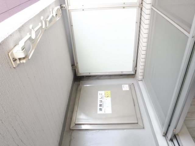 バルコニー　他のお部屋の参考写真となります。