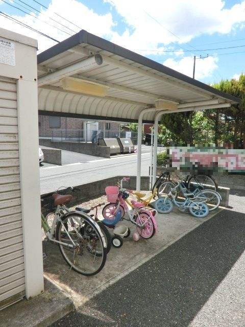 その他共有部分　屋根付き駐輪場。