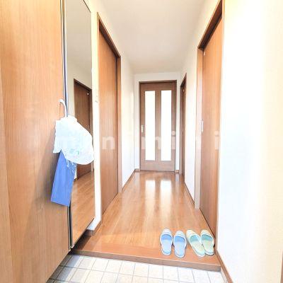 玄関　※写真は別号室のものですので現状優先とさせていただきます
