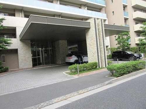 エントランス　清潔なエントランスです