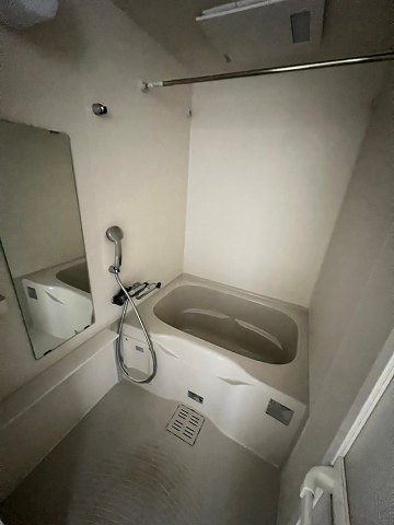 バス・シャワールーム　コンパクトで使いやすいお風呂です
