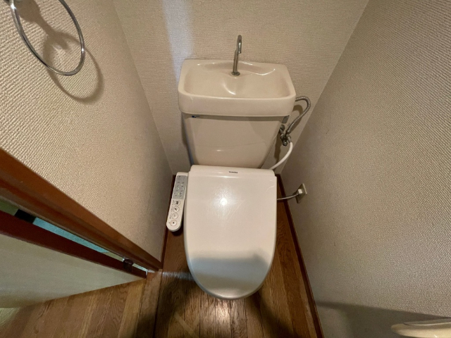 トイレ　温水洗浄便座