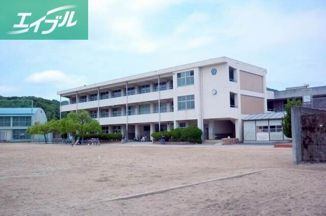 小学校　玉野市立荘内小学校（小学校）まで2007m