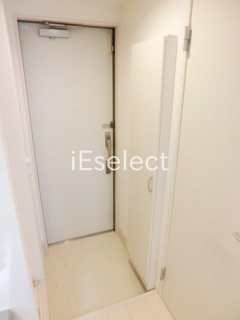 玄関　玄関にはシューズボックスがあります