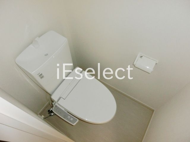 トイレ　温水洗浄便座付きのトイレです