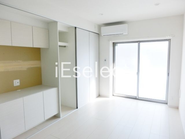 居室・リビング　窓も大きく明るいお部屋です