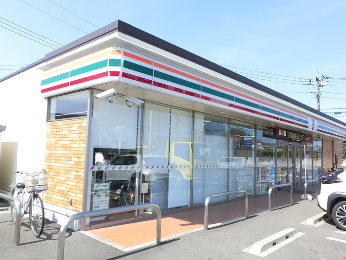 コンビニ　セブンイレブン高崎中尾町店（コンビニ）まで888m