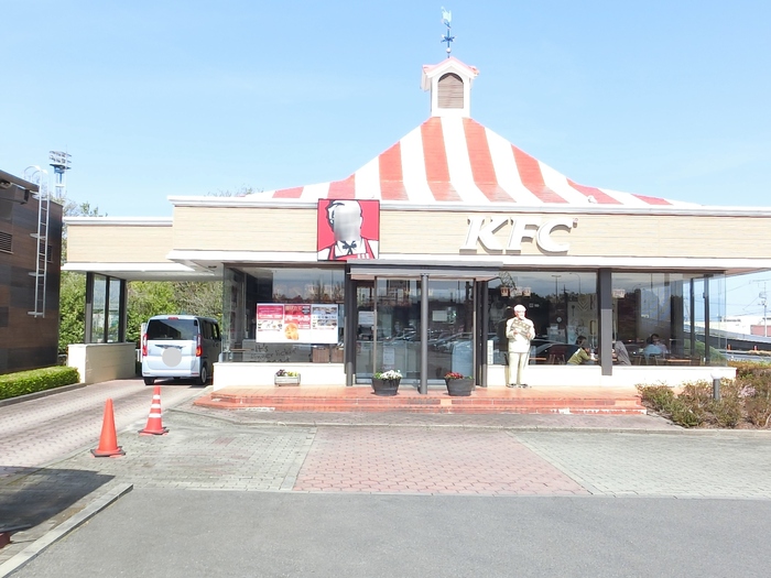 飲食店　ケンタッキーフライドチキン高前バイパス店（飲食店）まで900m