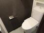 トイレ　落ち着いた色調のトイレです