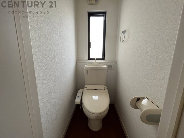 トイレ　温水洗浄便座付きのトイレです♪